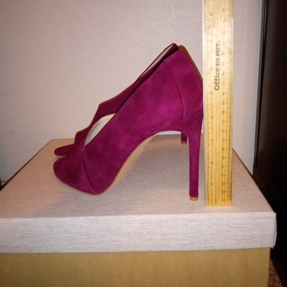Vince Camuto Rallien Suede Leather Peep Toe Stiletto Heels Size 10 - Picture 2 of 7